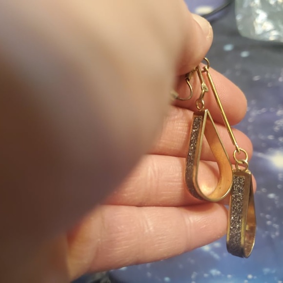 pics of earrings that don't have matching earring - Picture 2 of 2